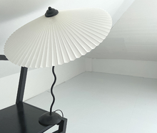 Load image into Gallery viewer, Curved Black Iron Pleated Table Lamp
